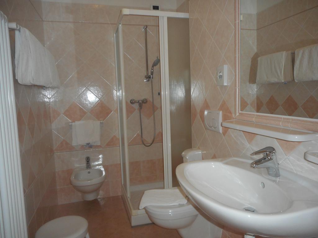 Garni Lago Alpino Molveno Kamer foto