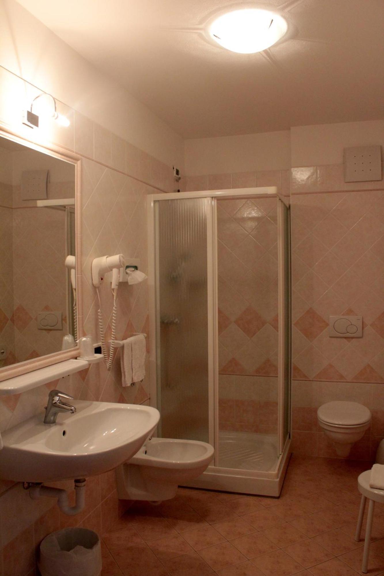Garni Lago Alpino Molveno Kamer foto